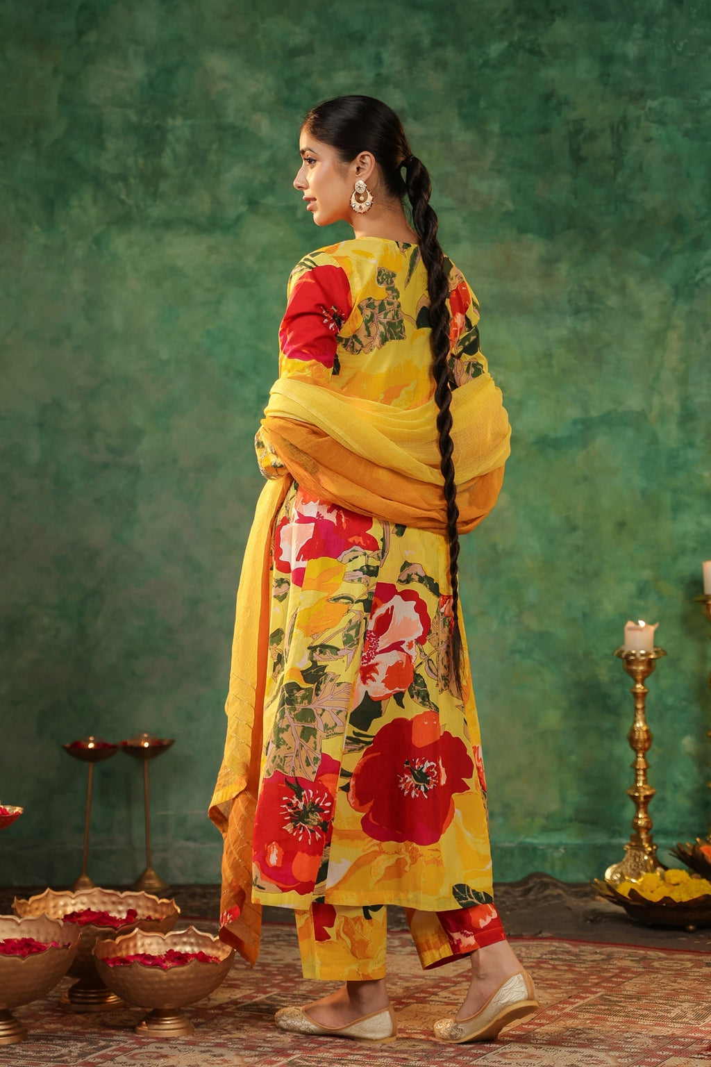 Women Floral Printed Gotta Patti Pure Cotton Kurta Sets