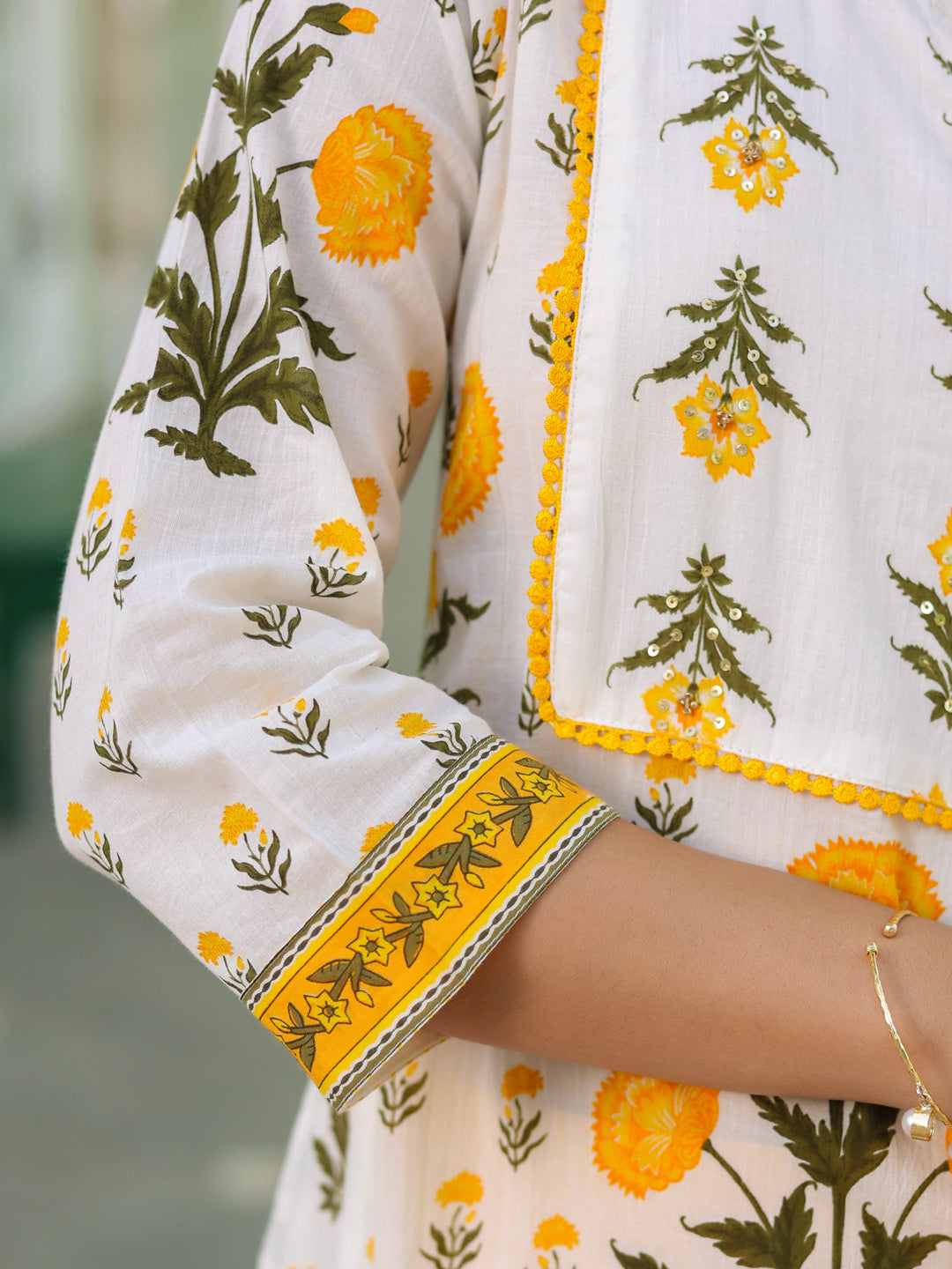 Women Floral Printed Regular Pure Cotton Kurta with Trousers & With Dupatta