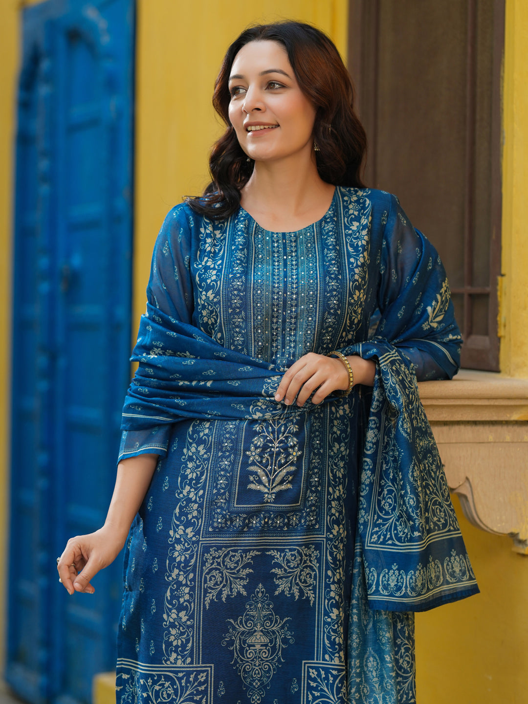 Women Ethnic Motifs Printed Regular Kurta with Trousers & Dupatta